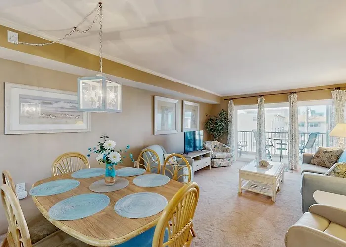 Coastal-themed With Great Views Private Balcony Shared Pool Holiday home *